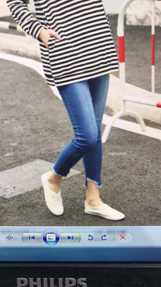 QUẦN JEAN SỌC GÂN CÀO XƯỚC GẤU TUA RUA K171032
