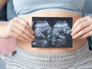 Thai mấy tuần thì vào tử cung? Quá trình làm tổ và dấu hiệu nhận biết