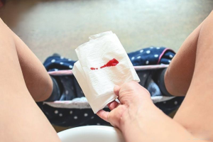 Ra dịch nhầy hồng bao lâu thì sinh? Dấu hiệu mẹ bầu cần hiểu đúng