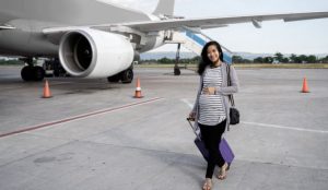Mang thai có được đi máy bay không? Mẹ bầu cần biết trước khi bay