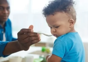 Những sai lầm cha mẹ hay gặp khi chăm bé (và cách sửa kịp thời để con khỏe mạnh hơn mỗi ngày)