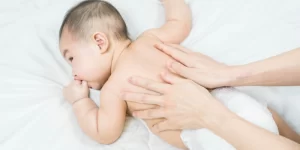 Chăm sóc da trẻ sơ sinh: Hướng dẫn an toàn & khoa học cho mẹ mới