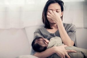 Sau sinh bị mệt mỏi kéo dài phải làm sao? 5 cách lấy lại năng lượng an toàn cho mẹ
