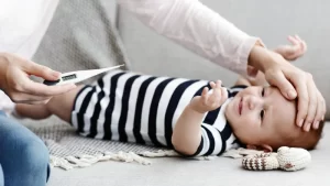 Trẻ sơ sinh bị sốt – Bao nhiêu độ là nguy hiểm và mẹ nên làm gì?