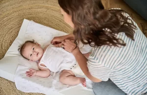 Bé ngủ ít có sao không?