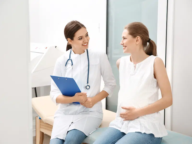 bác sĩ tư vấn cho mẹ về dinh dưỡng 3 tháng giữa thai kỳ