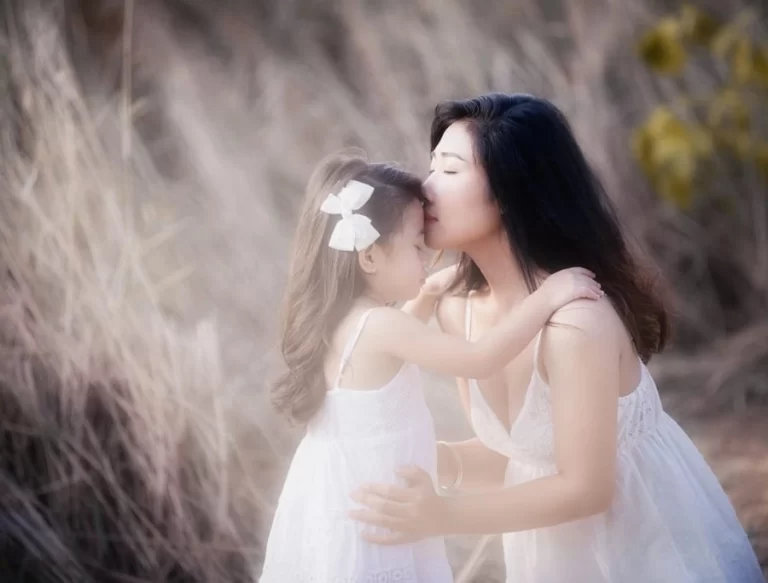 Chụp ảnh mẹ & bé: hướng dẫn đầy đủ từ A–Z, bảng giá và kinh nghiệm thực tế