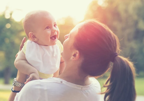 Kinh Nghiệm Chụp Ảnh Mẹ Bầu Đẹp Và Tự Nhiên: Nên Chuẩn Bị Gì?