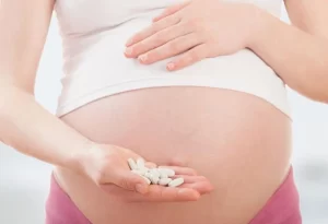 Vitamin cho bà bầu: Những dưỡng chất quan trọng giúp mẹ khỏe – bé phát triển tốt